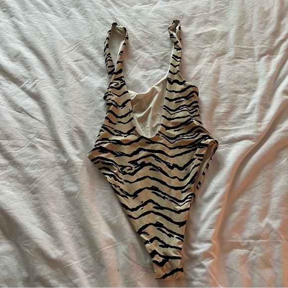 WEWOREWHAT - ONE PIECE SWIMSUIT - Picture 2 of 2